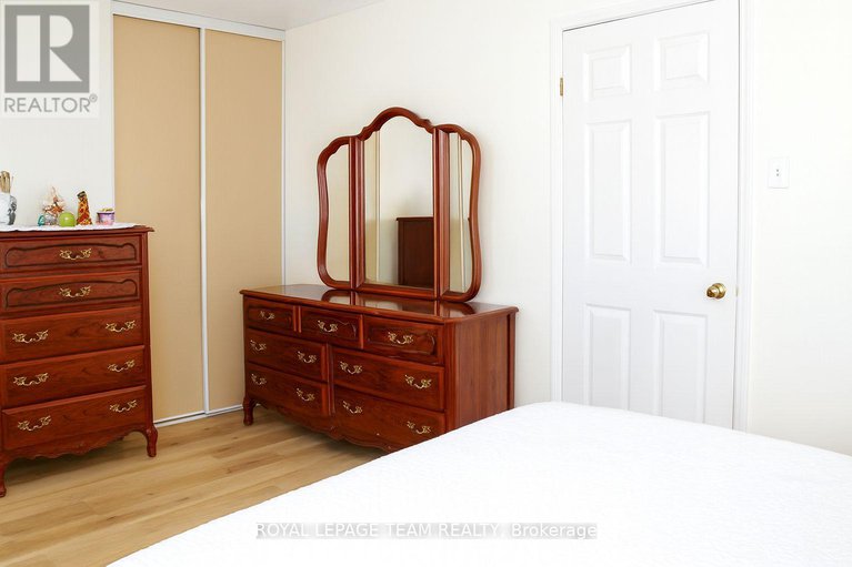 29399139/20-heartleaf-private/hunt-club-parkgreenboro/ottawa/ontario/K1T3Z9_20