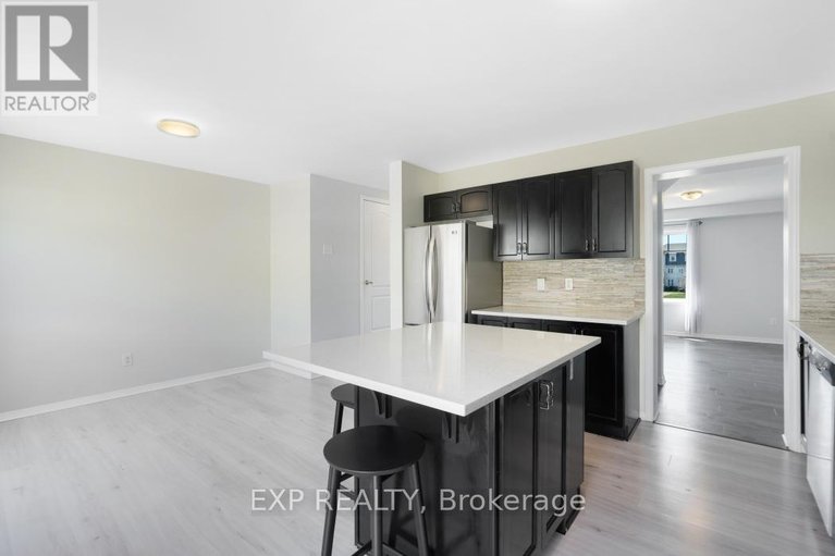 29636685/d-3705-riverbreeze-street/half-moon-bay/ottawa/ontario/K2J0S1_21