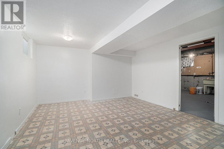 28790025/1747-dondale-st-street/pineview/ottawa/ontario/K1B5H7_21
