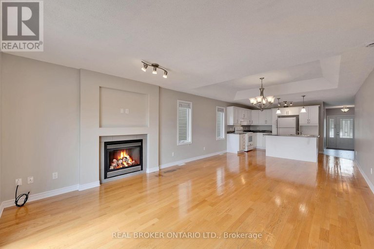 28835810/12-abbey-crescent/village-of-russell/russell/ontario/K4R0B5_10