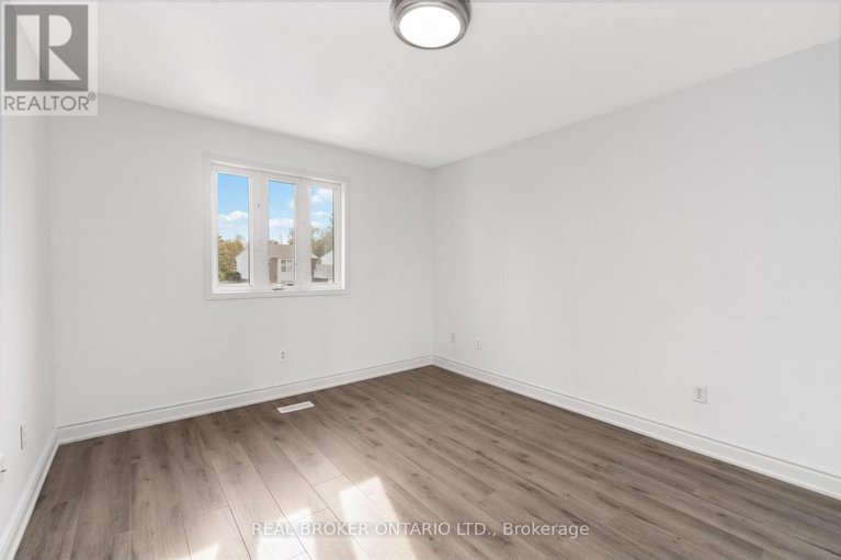 28793842/3-a-southpark-drive/blackburn-hamlet/ottawa/ontario/K1B3B8_21