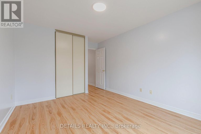 28436731/32-winnegreen-court-w/hunt-club-park/ottawa/ontario/K1G5S2_21