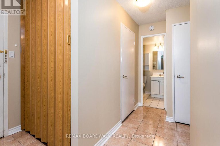 29255405/709-2400-virginia-drive/urbandale-acres/ottawa/ontario/K1H8L3_11