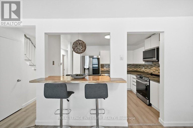 29253851/1985-woods-street/town-of-rockland/clarence-rockland/ontario/K4K1H7_6