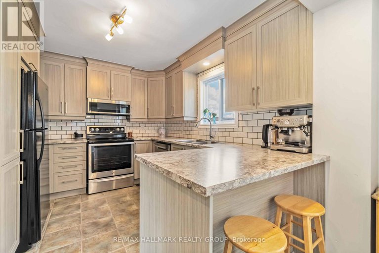 29069268/835-powers-street/town-of-rockland/clarence-rockland/ontario/K4K1K4_9
