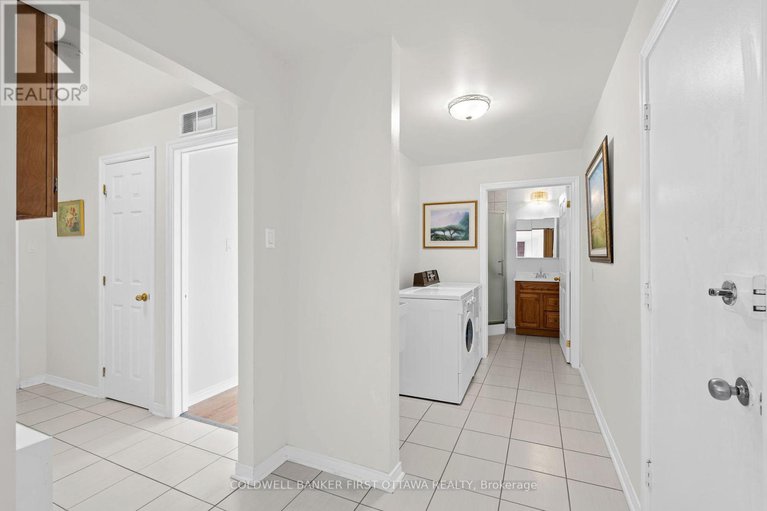 28315563/16-denewood-crescent/pineglencountry-place/ottawa/ontario/K2E7G5_21