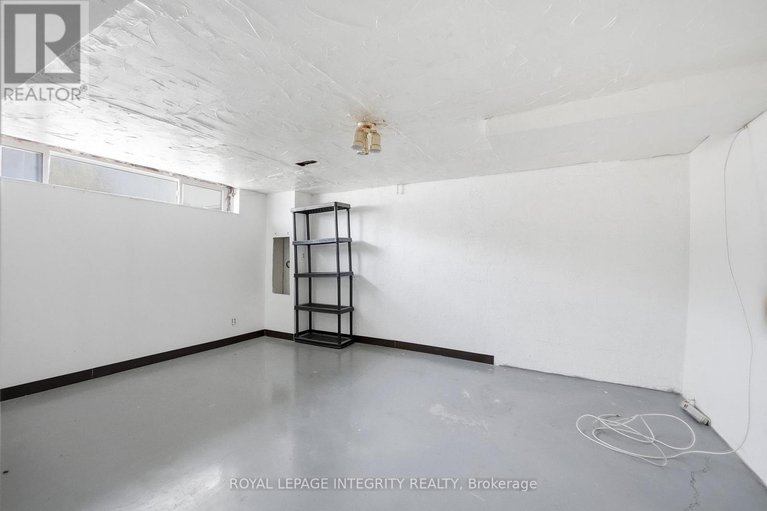 29652351/754-cummings-avenue/castle-heightsrideau-high/ottawa/ontario/K1K2L1_26