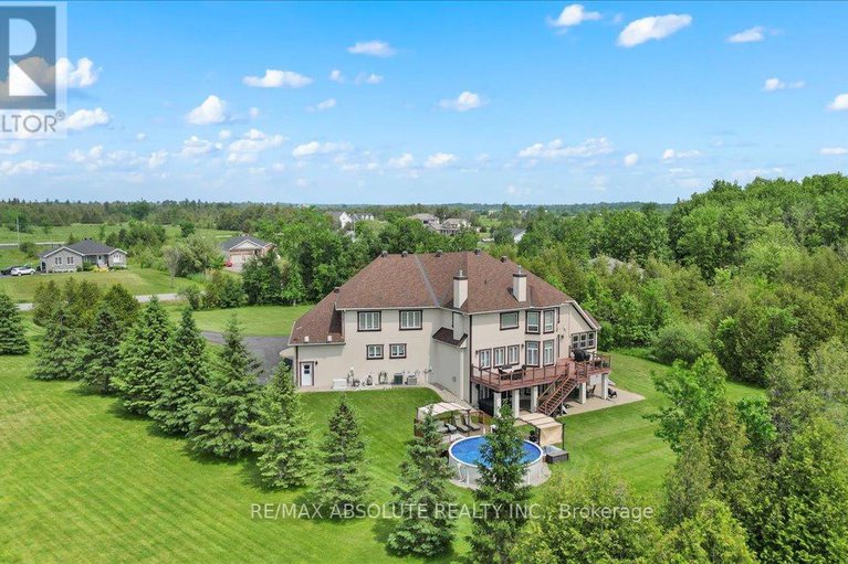 28246473/124-biltmore-crescent/btwn-franktown-rd-fallowfield-rd/ottawa/ontario/K2S2C6_4