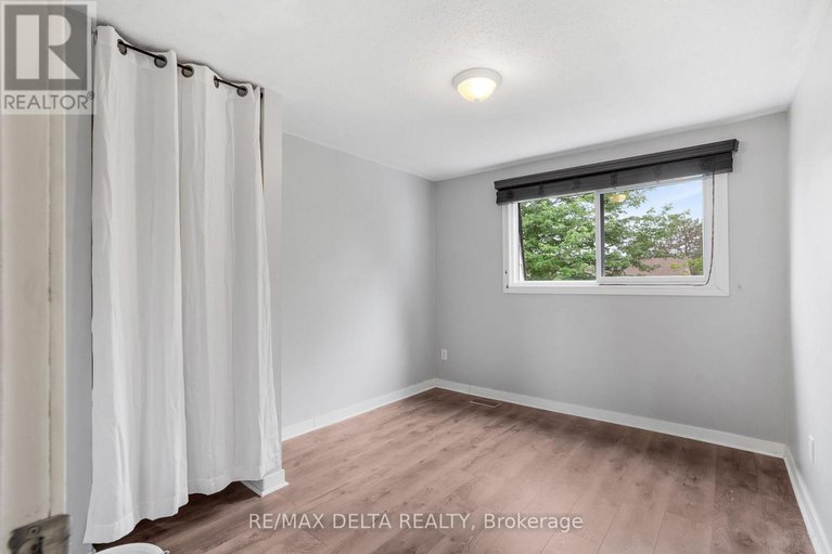 28534404/8-2296-orient-park-drive/blackburn-hamlet-south/ottawa/ontario/K1B4N6_18