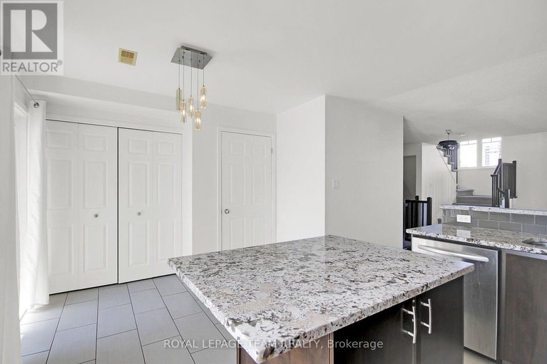 28830738/151-1512-walkley-road/heron-gateindustrial-park/ottawa/ontario/K1V2G5_17