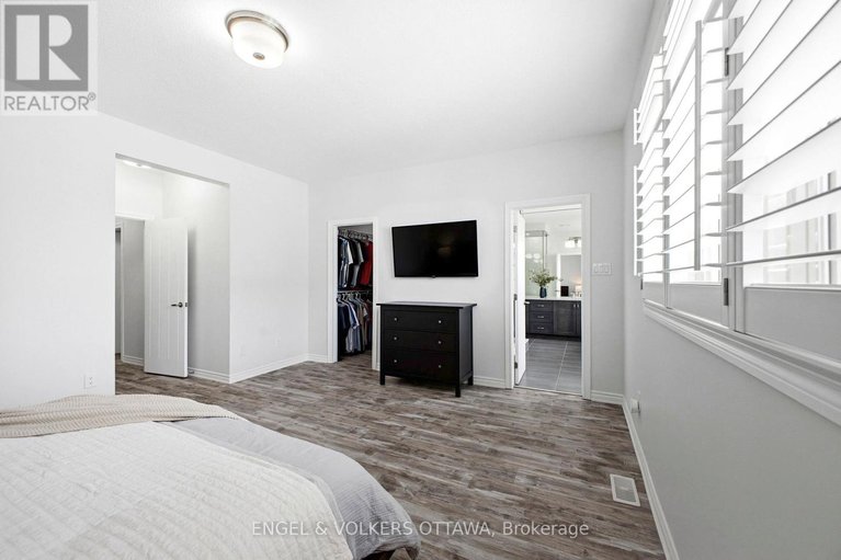 29515516/252-rue-des-soldats-riendeau-street/half-moon-bay/ottawa/ontario/K2J5Z4_22