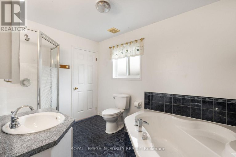 28999815/1659-toulouse-crescent/orleanssunridge/ottawa/ontario/K1C6K5_19