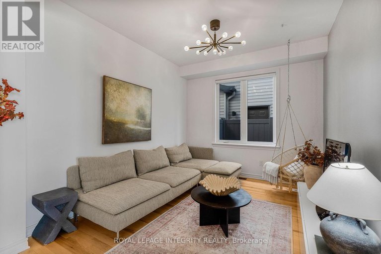 28914431/181-crevasse-road/mer-bleuebradley-estatesanderson-park/ottawa/ontario/K1W0H8_8