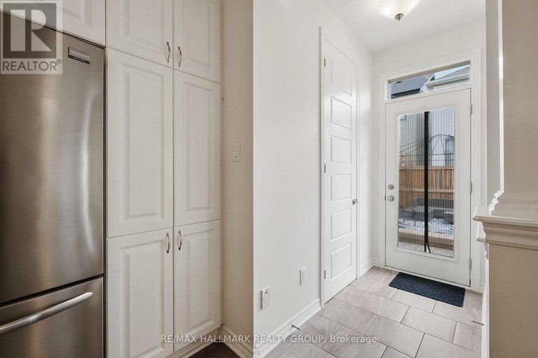 28707838/995-shimmerton-circle/emerald-meadowstrailwest/ottawa/ontario/K2M0L4_9