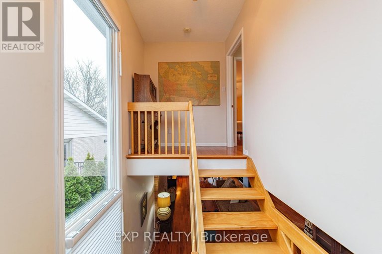29624892/1592-apeldoorn-avenue/carleton-heights/ottawa/ontario/K2C1V5_18