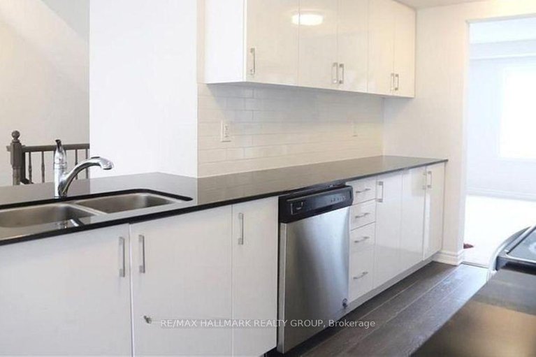 29172011/1686-maple-grove-street/stittsville-north/ottawa/ontario/K2S2R3_7