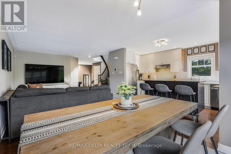 28643718/564-langelier-avenue/mer-bleuebradley-estatesanderson-park/ottawa/ontario/K1W0E7_10