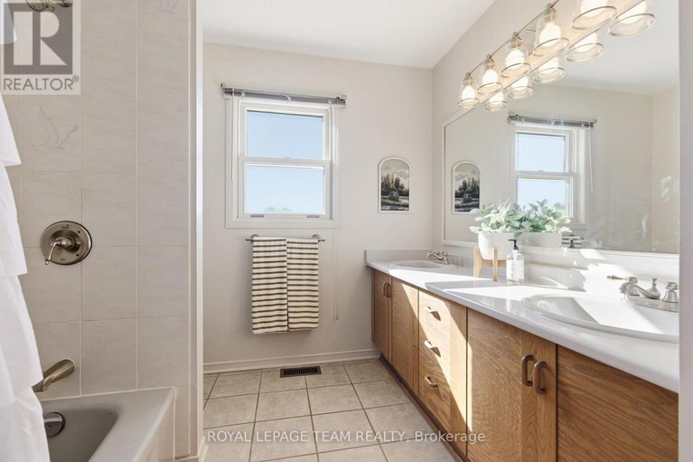 29036869/1102-cindy-hill-crescent/manotick-long-island-nicholls-island/ottawa/ontario/K4M1E8_38