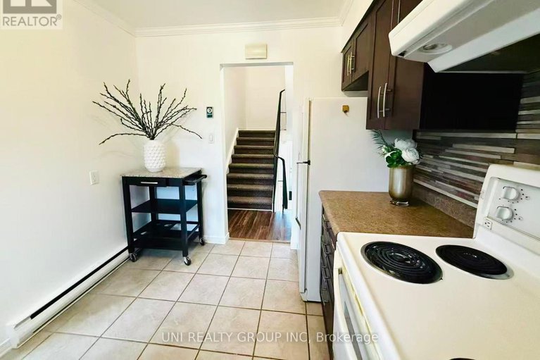 29032886/2064-eric-crescent/pineview/ottawa/ontario/K1B4P4_6