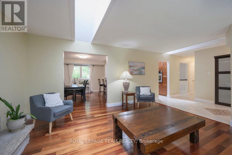 28365689/2765-quinn-road/emerald-woodssawmill-creek/ottawa/ontario/K1T3V4_7