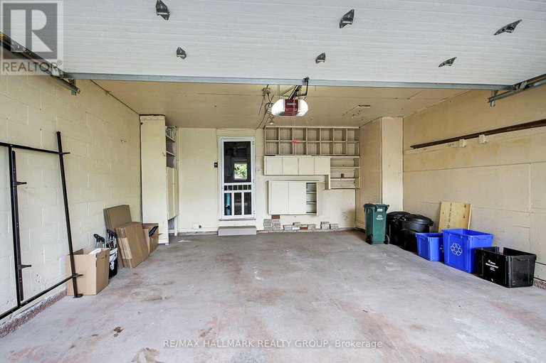 28471405/41-grady-crescent/sheahan-estatestrend-village/ottawa/ontario/K2H5S2_41