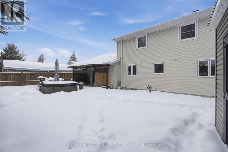 29408731/1326-dussere-street/convent-glen-south/ottawa/ontario/K1C1P4_27