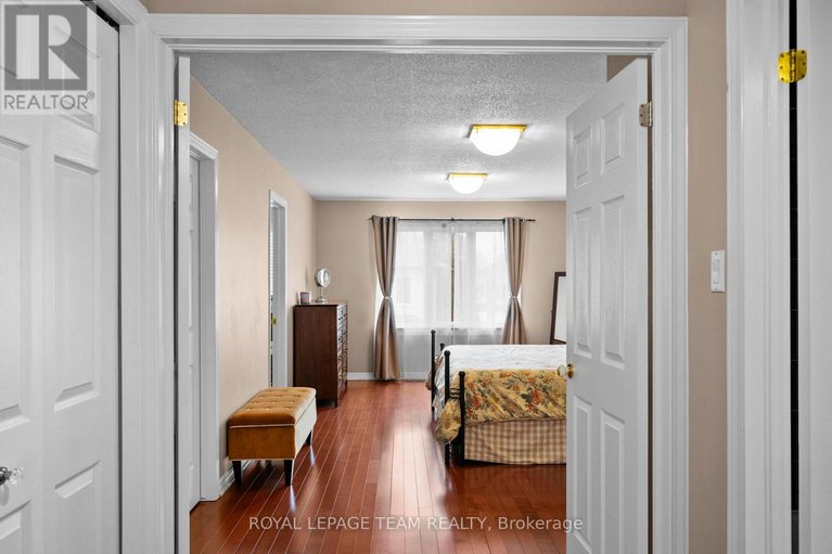 29614827/152-hunterswood-crescent/hunt-club-park/ottawa/ontario/K1G5W1_27