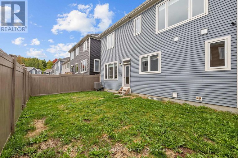 29006074/807-mercier-crescent-e/orleans-village/ottawa/ontario/K1W1E6_35
