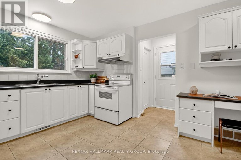 29129242/89-westpark-drive/blackburn-hamlet/ottawa/ontario/K1B3G4_18