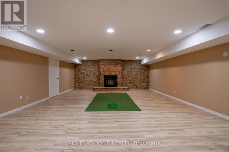 29001389/5-burnt-tree-court/cedar-hillorchard-estates/ottawa/ontario/K2R1B8_41
