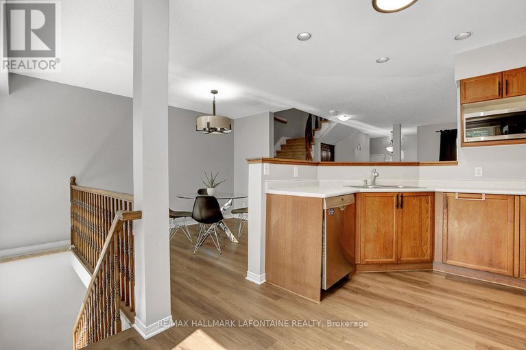 28827853/446-lawler-crescent/chatelaine-village/ottawa/ontario/K4A3Y3_13