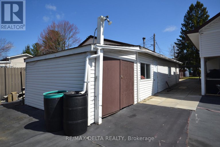 27844348/8254-county-road-17-road/clarencerockland-twp/clarence-rockland/ontario/K4K1K7_20