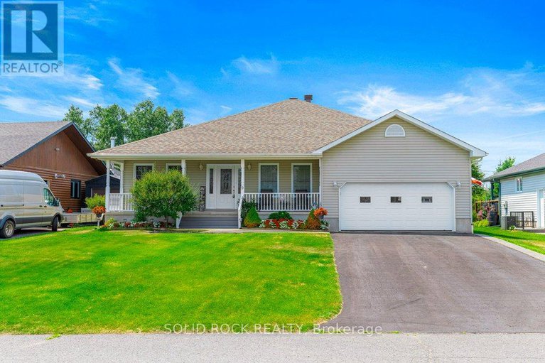 28671866/9-grove-street/iroquois/south-dundas/ontario/K0E1K0_1