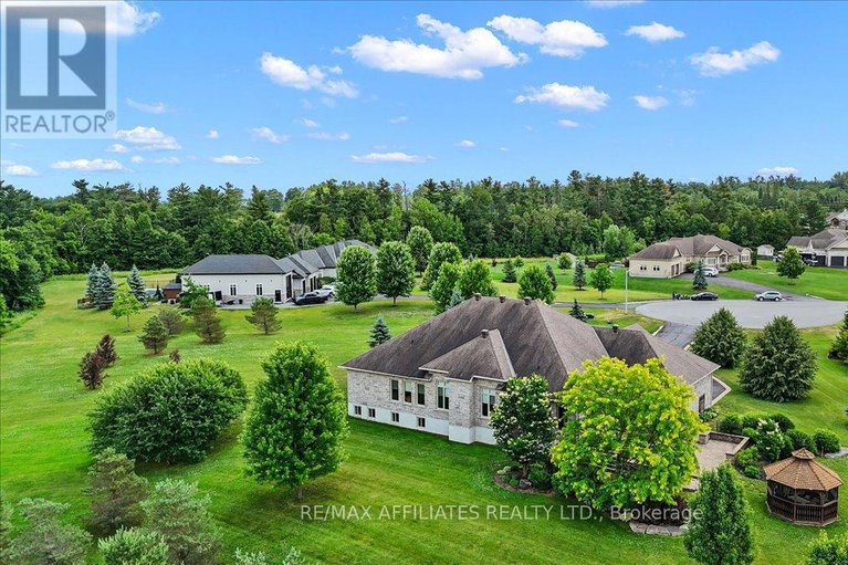 28568193/1530-creagan-court/cumberland-estates/ottawa/ontario/K4C0A5_45