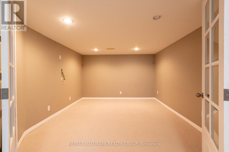 28706824/217-fountainhead-drive/mer-bleuebradley-estatesanderson-park/ottawa/ontario/K1W0C2_34