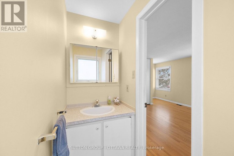 29556235/2391-ogilvie-road/beacon-hill-north/ottawa/ontario/K1J7N4_31