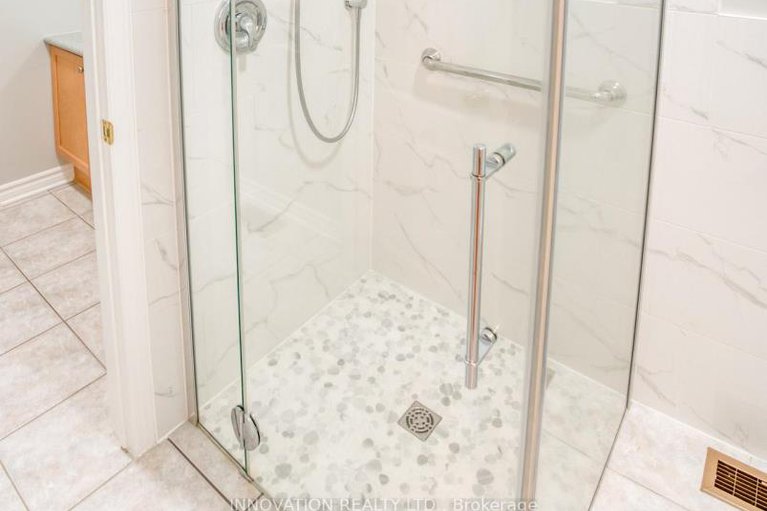 28846477/13-eileen-crescent/stittsville-central/ottawa/ontario/K2S1M3_24