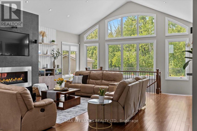 29024438/1610-linkland-court/cumberland-estates/ottawa/ontario/K4C0A5_12