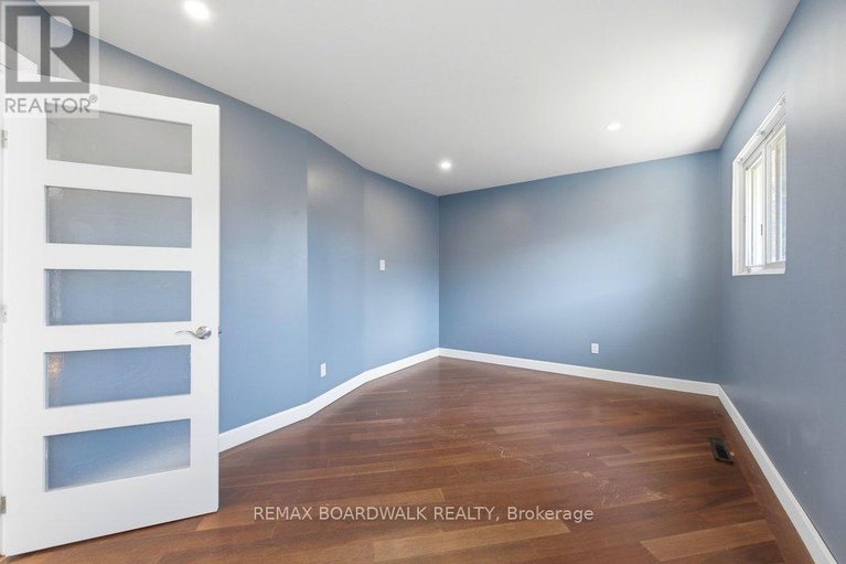 29650658/1279-adirondack-drive/kenson-park/ottawa/ontario/K2C2V7_16