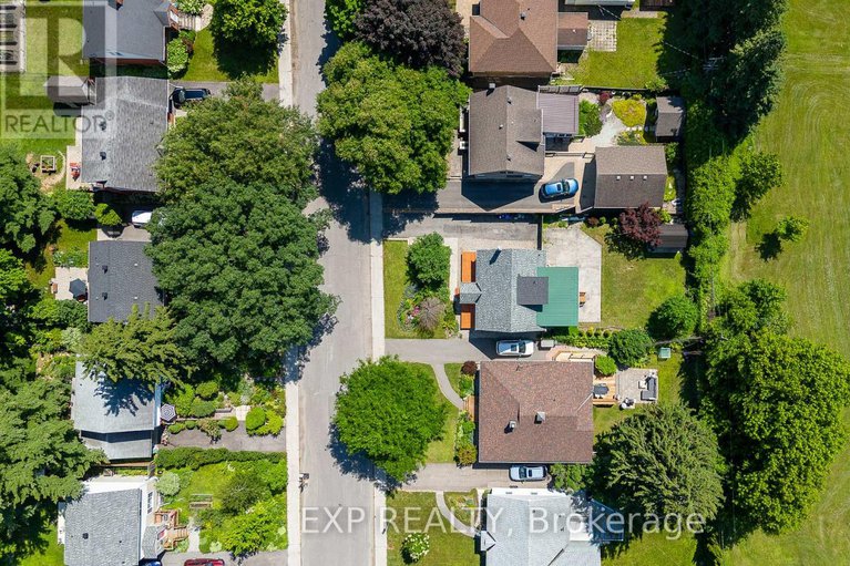 28543964/1552-caledon-street/riverview-park/ottawa/ontario/K1G0H9_12