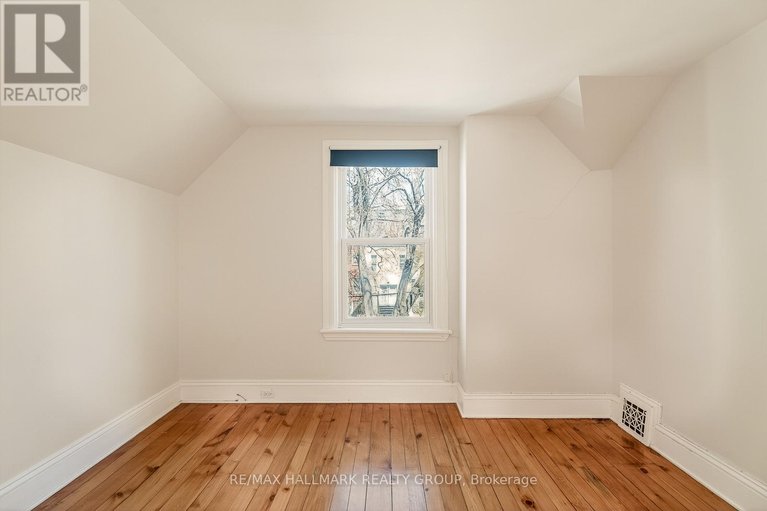 29659903/89-waverley-street/ottawa-centregolden-triangle/ottawa/ontario/K2P0V1_31