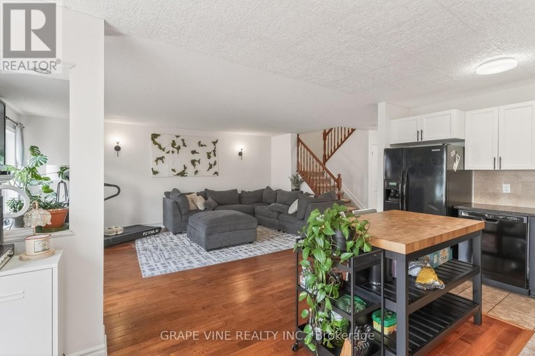 29622142/322-foxridge-way/strandherd/ottawa/ontario/K2J0V7_16