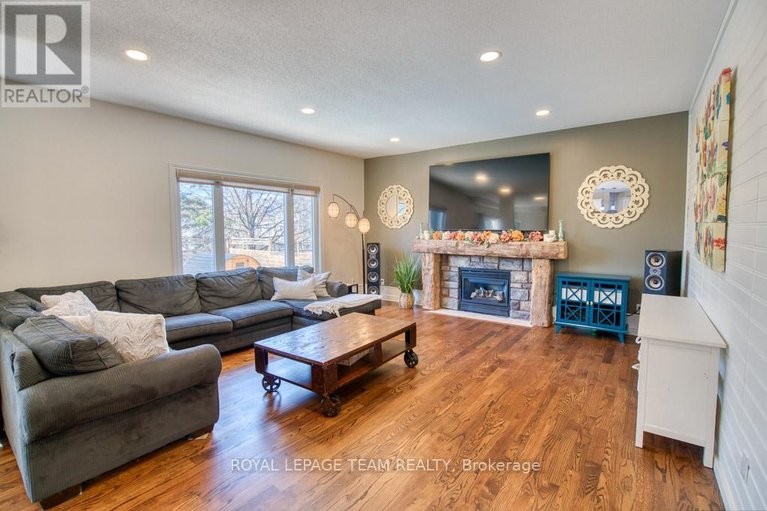 29646083/13-shannondoe-crescent-w/bridlewood/ottawa/ontario/K2M2H1_18