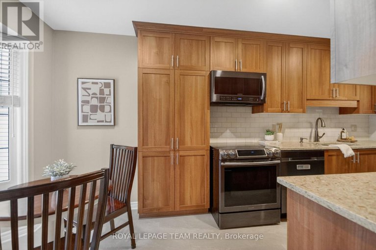 29608683/8-gowrie-drive/glencairnhazeldean/ottawa/ontario/K2L2S4_6