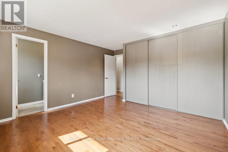 28308473/2045-deerhurst-court/beacon-hill-north/ottawa/ontario/K1J8H2_24