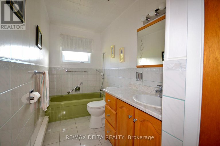 28875479/4725-champlain-street/clarencerockland-twp/clarence-rockland/ontario/K0A1E0_9