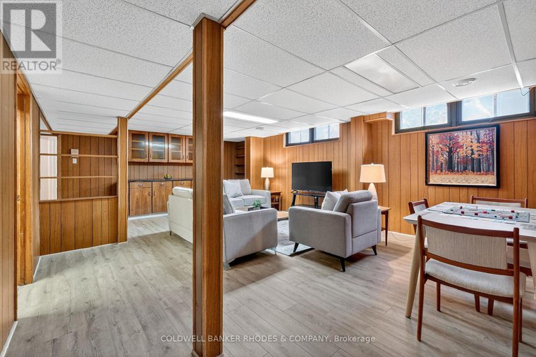 28912444/11-willeth-avenue/city-viewskylinefisher-heightsparkwood-hills/ottawa/ontario/K2E5C2_34