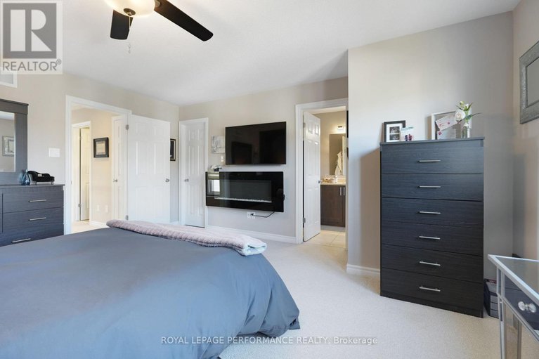 28987499/243-silvermoon-crescent/avalon-east/ottawa/ontario/K4A0P8_23