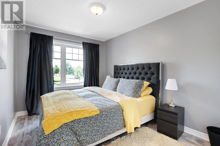 29451850/104-hillman-marsh-way/blossom-parkkemp-parkfindlay-creek/ottawa/ontario/K1T0B1_29