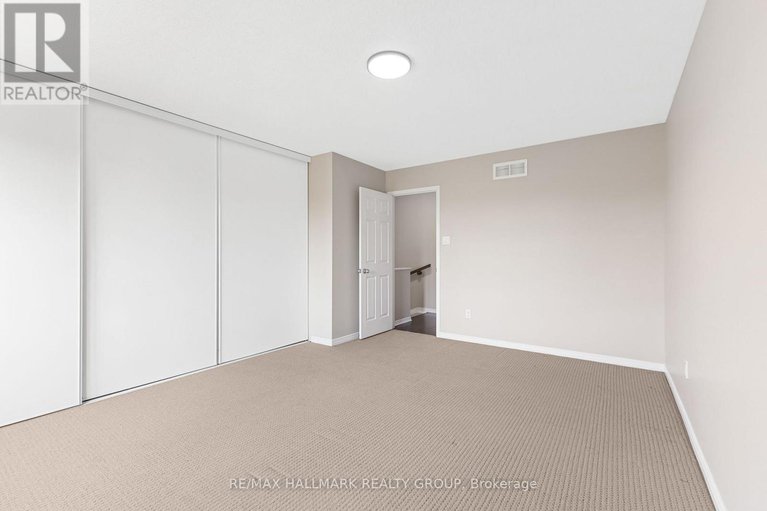 28482791/253-stroget-private/merivale-industrial-parkcitiplace/ottawa/ontario/K2E0A9_25